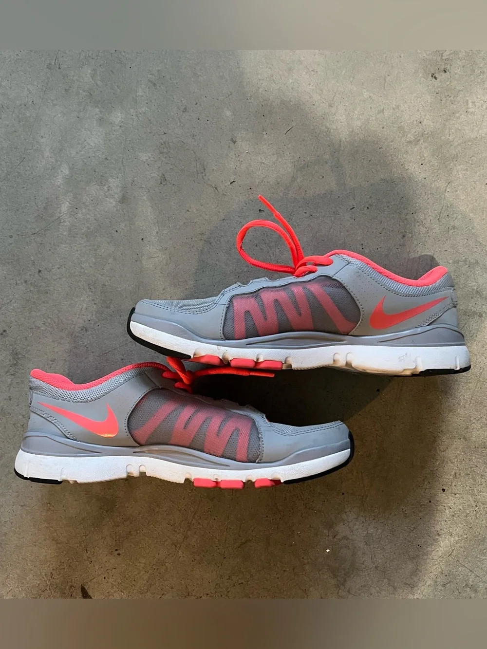 Nike Women’s Gray and Pink Training Sneakers